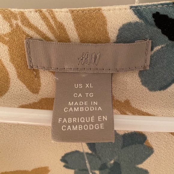 Elegant and flowy envelope dress - Picture 3 of 4